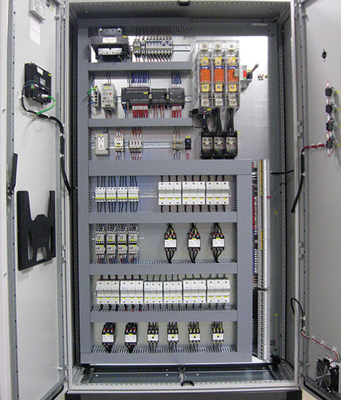 Automatisation industrielle et panneaux de contrôle électriques